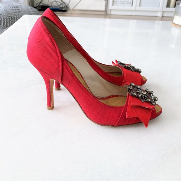 Carolina Herrera red pumps / high heel shoes, peep toe, jewelled buckles, ribbon - Picture 3 of 11